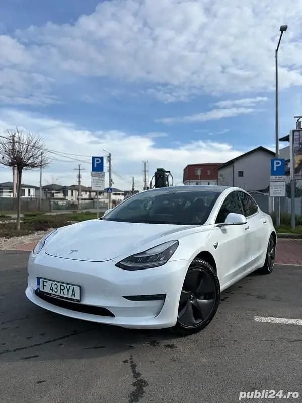 Second-hand Tesla Model 3 365 kW (497 CP) 2019 Alb Berlinǎ