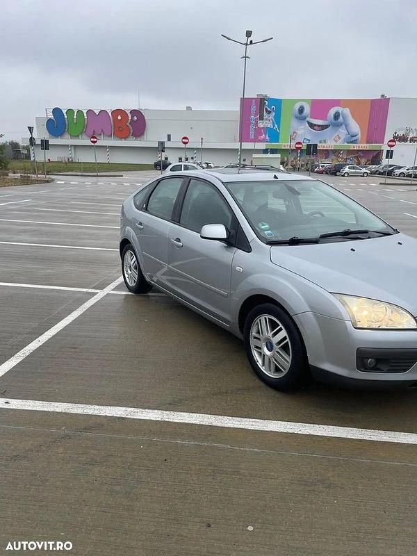 Culoaregri Utilizat 2005 Ford Focus Ghia Hatchback | 2.700 EUR (Scump) - Imagine 1/4