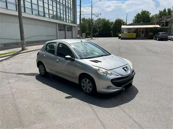Argintiu Utilizat 2012 Peugeot 206+ Hatchback | 2.250 EUR - Imagine 1/4