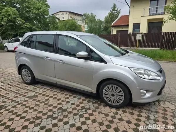 Utilizat 2015 Ford Grand C-Max Monovolum | 6.800 EUR (Puțin scump) - Imagine 1/4
