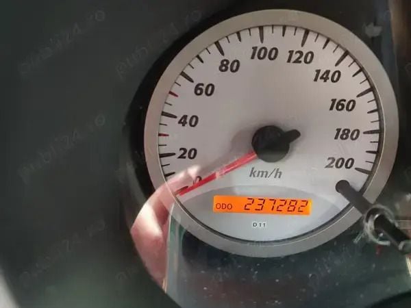 Utilizat 2005 Toyota RAV4 SUV | 4.500 EUR - Imagine 1/4