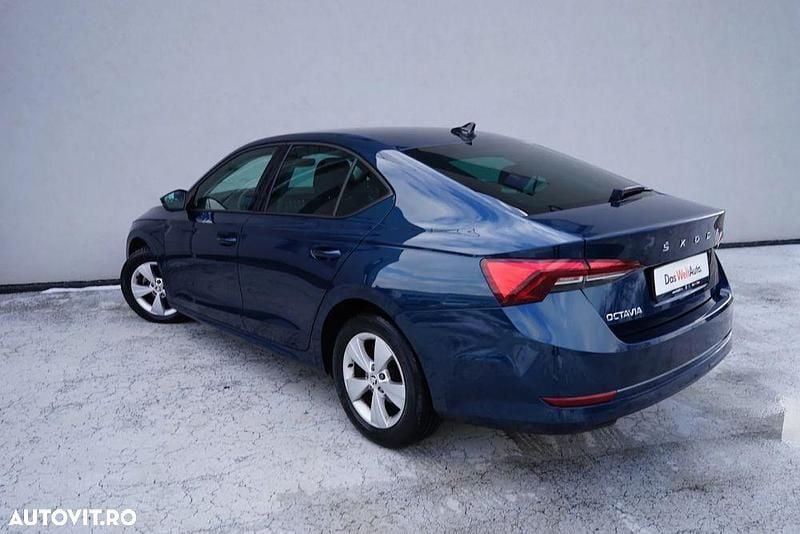 Second-hand Skoda Octavia Ambition 150 CP (110 kW) 2022 Culoarealbastru Berlinǎ
