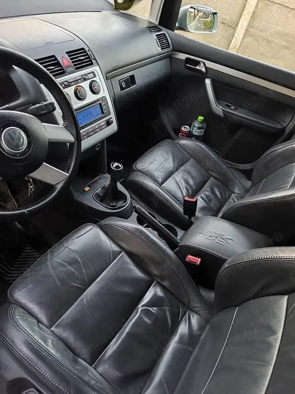 Second-hand VW Touran 136 CP (100 kW) 2005 Monovolum