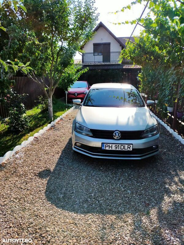 Argintiu Utilizat 2015 VW Jetta Comfortline Berlinǎ | 9.000 EUR (Puțin scump) - Imagine 1/4