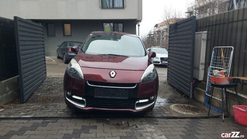 Utilizat 2012 Renault Scénic III Monovolum | 4.800 EUR (Preț bun) - Imagine 1/4