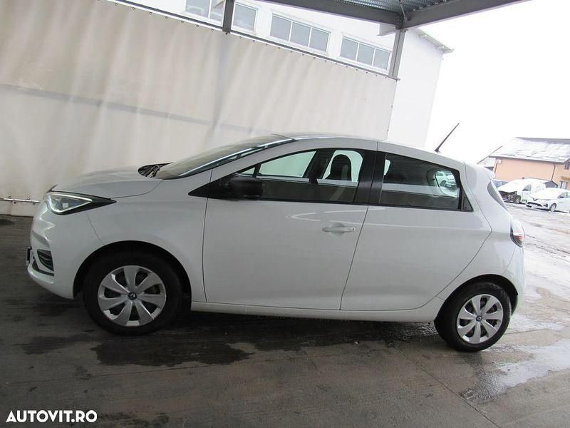 Second-hand Renault Zoe Life 79 kW (108 CP) 2020 Culoarealb Hatchback