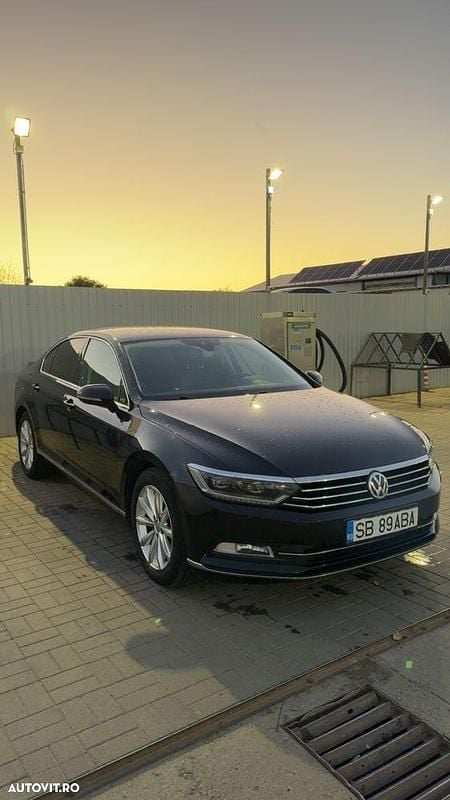 Culoarenegru Utilizat 2015 VW Passat Highline Berlinǎ | 12.500 EUR (Preț bun) - Imagine 1/4