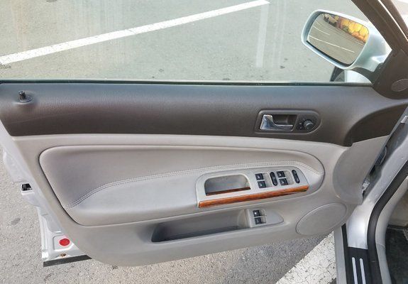 Second-hand VW Passat Highline 131 CP (96 kW) 2002 Gri Break