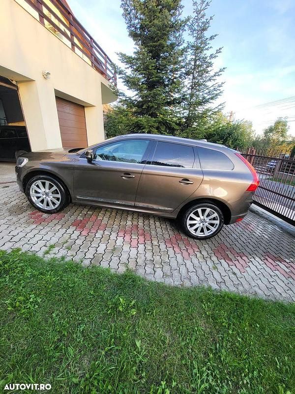 Culoaremaro Utilizat 2014 Volvo XC60 Summum SUV | 13.000 EUR (Preț OK) - Imagine 1/4