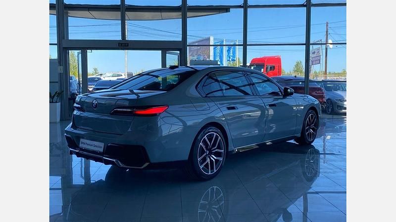 Second-hand BMW 740 Shadowline 299 CP (219 kW) 2024 Brooklyn grey metallic metalizat Berlinǎ