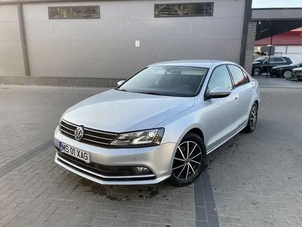 Second-hand VW Jetta 110 CP (80 kW) 2016 Argintiu Berlinǎ