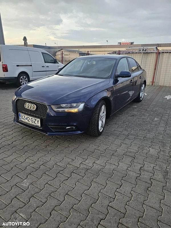 Second-hand Audi A4 Attraction 177 CP (130 kW) 2012 Culoarealbastru Berlinǎ