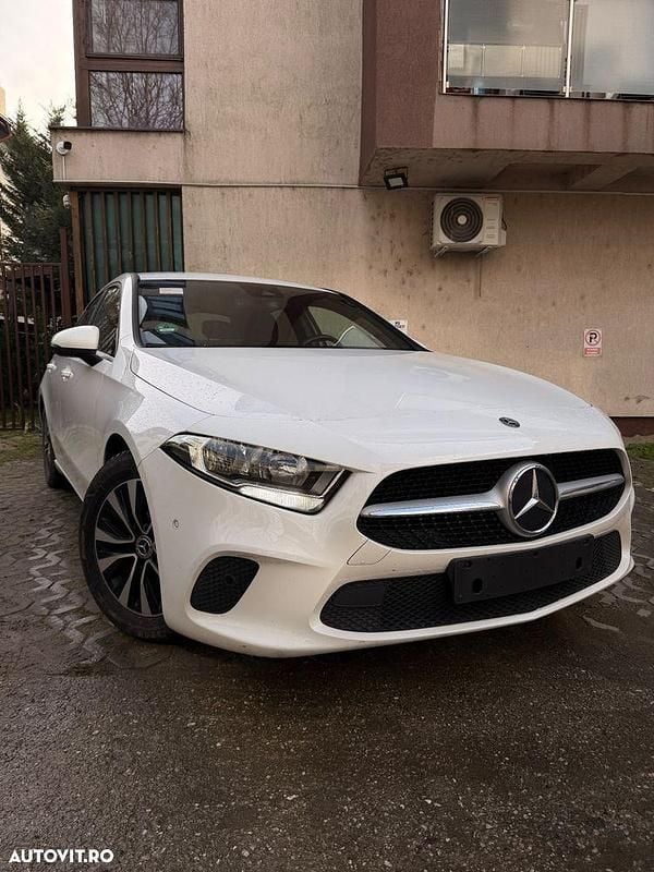 Culoarealb Second-hand 2020 Mercedes A180 Berlinǎ | 15.990 EUR (Super Preț) - Imagine 1/4