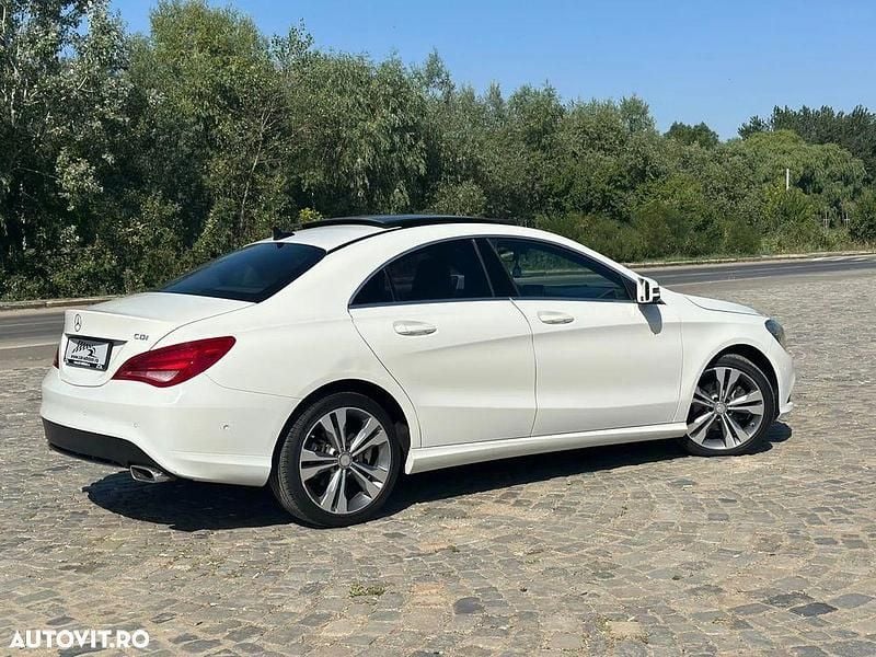 Second-hand Mercedes CLA200 136 CP (100 kW) 2014 Culoarealb Berlinǎ