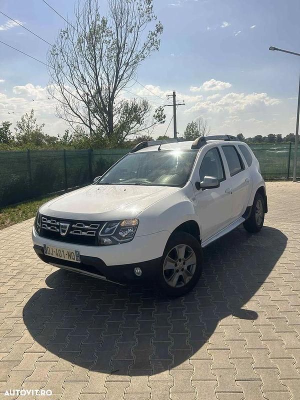 Alb Utilizat 2014 Dacia Duster Prestige SUV | 7.700 EUR (Preț OK) - Imagine 1/4