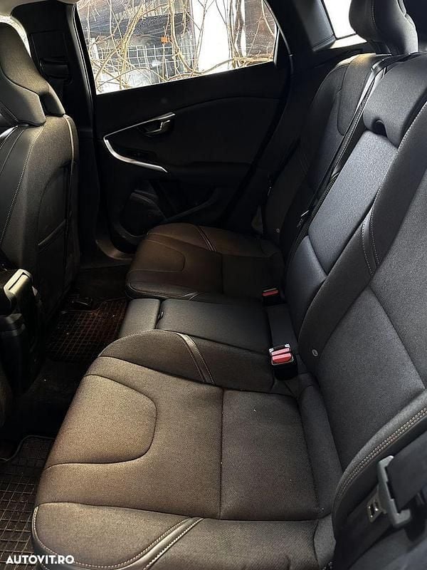 Second-hand Volvo V40 Ocean Race 150 CP (110 kW) 2015 Culoarenegru Hatchback