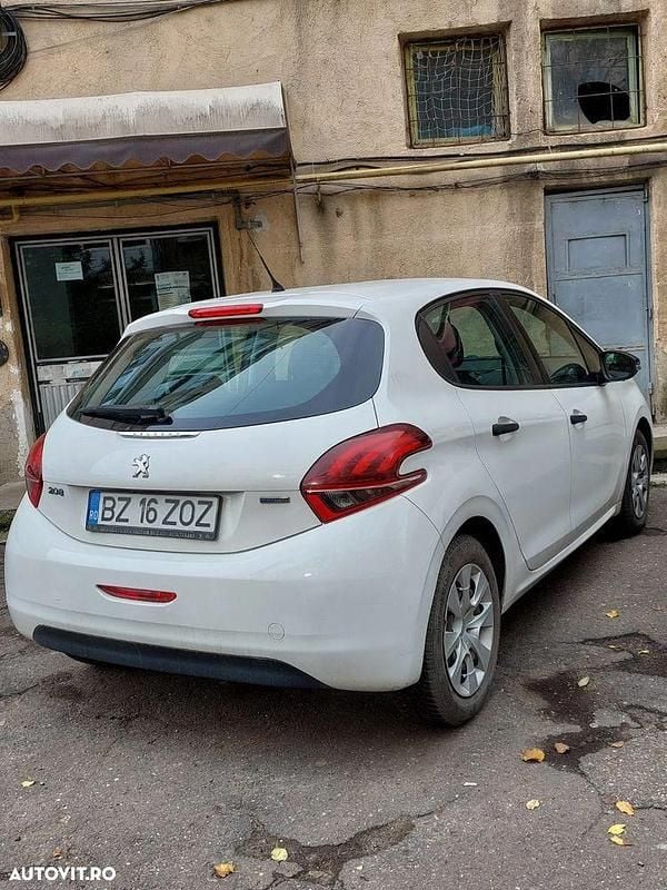 Culoarealb Utilizat 2016 Peugeot 208 Access Hatchback | 6.900 EUR (Puțin scump) - Imagine 1/4