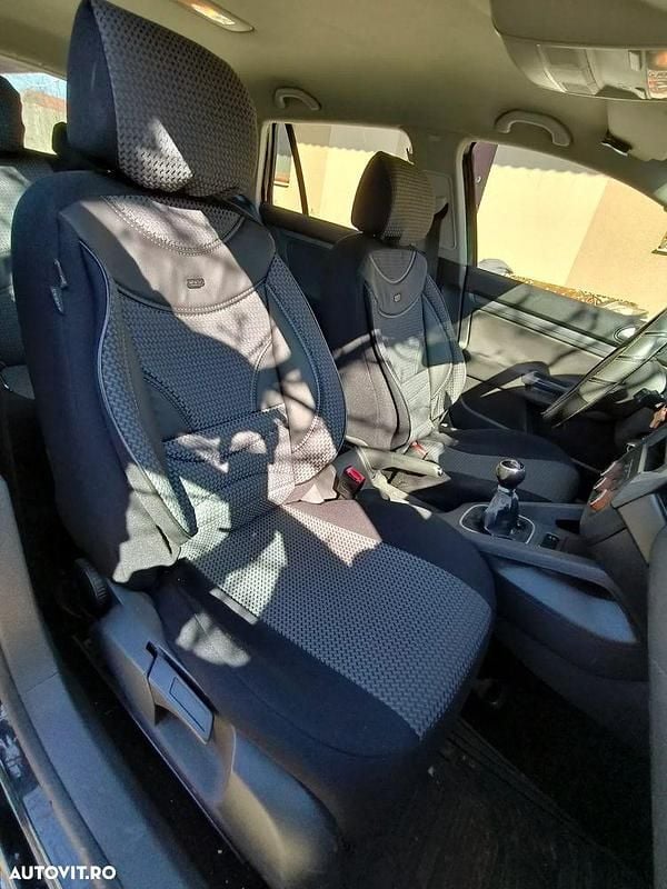 Second-hand VW Golf V Sportline 105 CP (77 kW) 2009 Culoarenegru Break