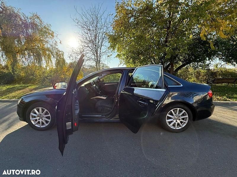 Culoarealbastru Utilizat 2012 Audi A4 Premium Berlinǎ | 9.500 EUR (Preț OK) - Imagine 1/4