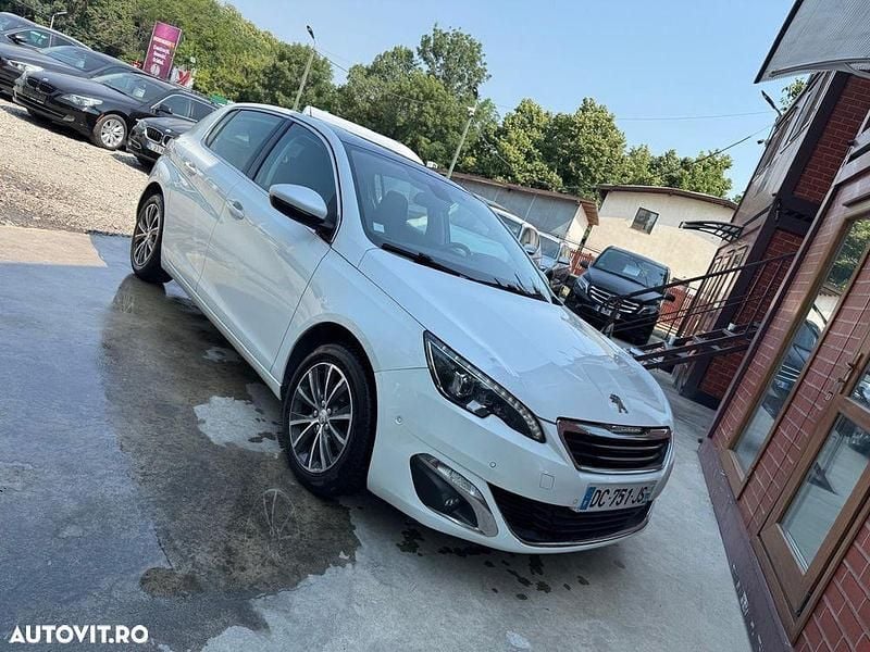 Alb Utilizat 2014 Peugeot 308 Hatchback | 8.499 EUR (Puțin scump) - Imagine 1/4