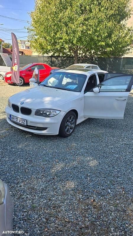 Culoarealb Utilizat 2009 BMW 116 Hatchback | 4.500 EUR (Puțin scump) - Imagine 1/4