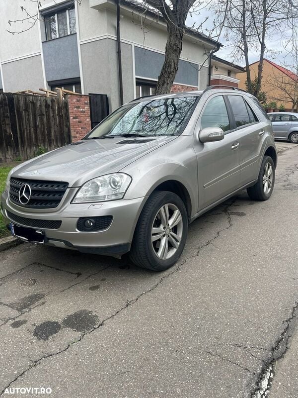 Gri Utilizat 2006 Mercedes ML320 SUV | 5.500 EUR (Preț OK) - Imagine 1/4