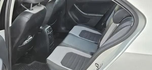 Second-hand VW Jetta Comfortline 105 CP (77 kW) 2011 Bej Berlinǎ