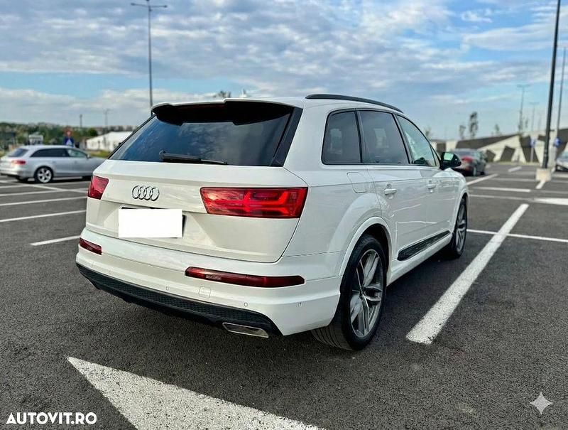 Second-hand Audi Q7 S-Line 286 CP (210 kW) 2019 Culoarealb SUV