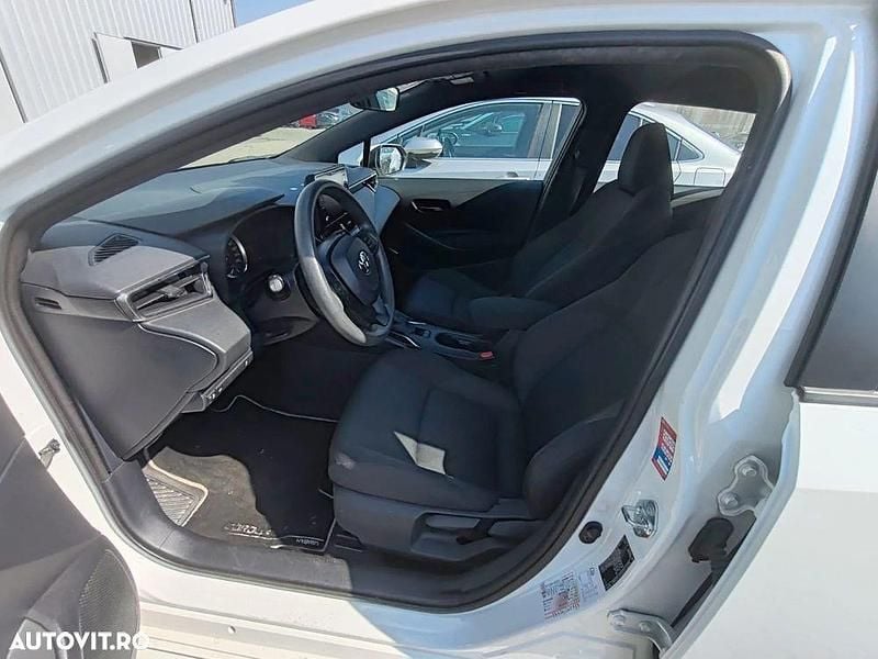 Second-hand Toyota Corolla Active 122 CP (89 kW) 2021 Culoarealb Break