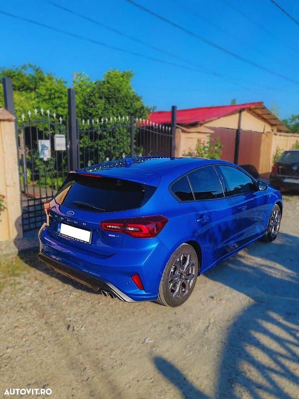 Second-hand Ford Focus ST-Line X 155 CP (114 kW) 2022 Culoarealbastru Hatchback