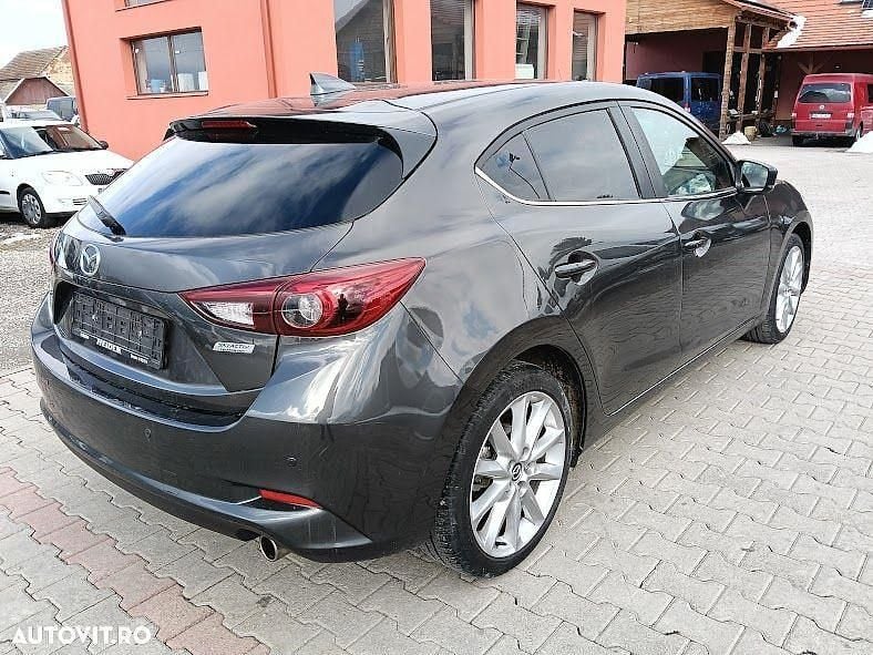 Second-hand Mazda 3 Sports-Line 120 CP (88 kW) 2017 Culoaregri Hatchback