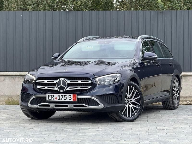 Culoarealbastru Utilizat 2021 Mercedes E220 Break | 21.500 EUR (Super Preț) - Imagine 1/4