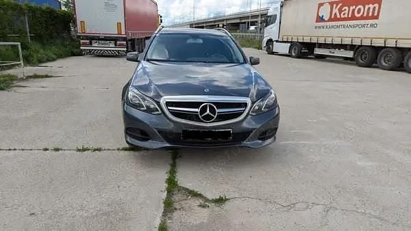 Gri Utilizat 2013 Mercedes E200 Break | 8.900 EUR - Imagine 1/4