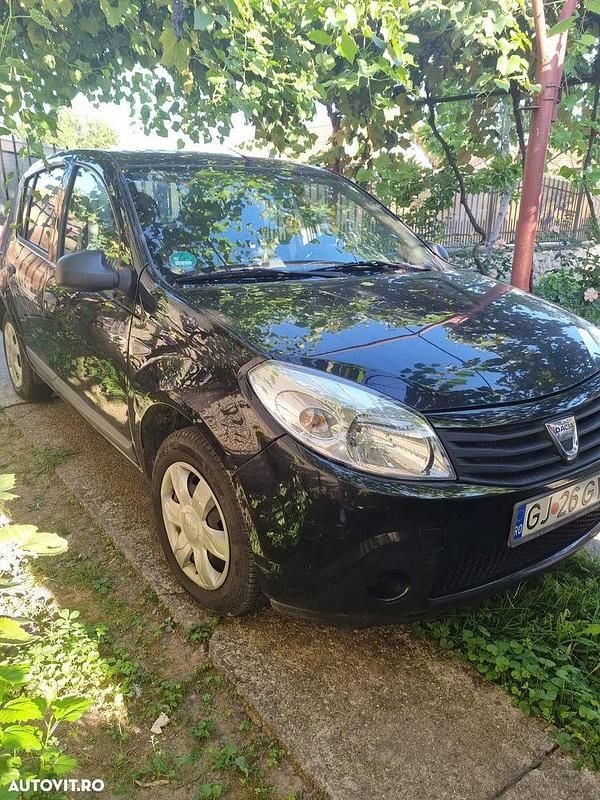 Culoarenegru Utilizat 2011 Dacia Sandero Hatchback | 2.700 EUR (Preț OK) - Imagine 1/4