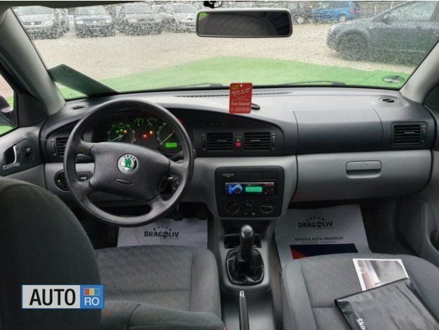 Albastru marin Utilizat 2004 Skoda Octavia Berlinǎ | 1.999 EUR (Preț bun) - Imagine 1/4