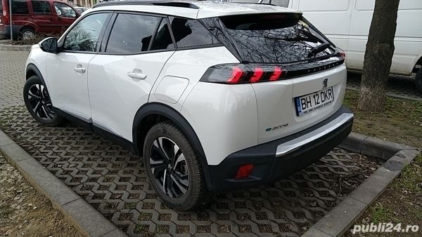 Second-hand Peugeot e-2008 Allure 100 kW (136 CP) 2021 SUV