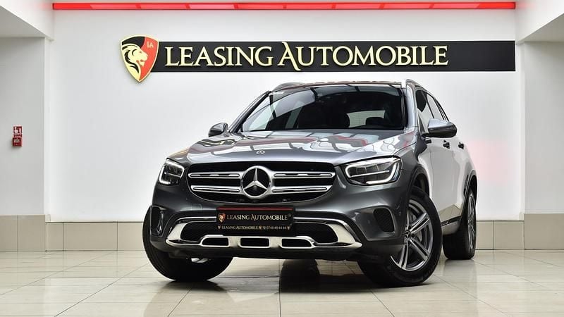 Gri Utilizat 2021 Mercedes GLC300e SUV | 26.990 EUR (Preț bun) - Imagine 1/4
