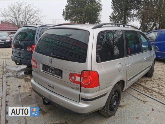 Second-hand VW Sharan 115 CP (84 kW) 2006 Argintiu Monovolum