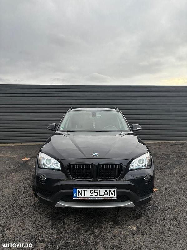Culoarenegru Utilizat 2014 BMW X1 xLine SUV | 11.350 EUR (Preț bun) - Imagine 1/4
