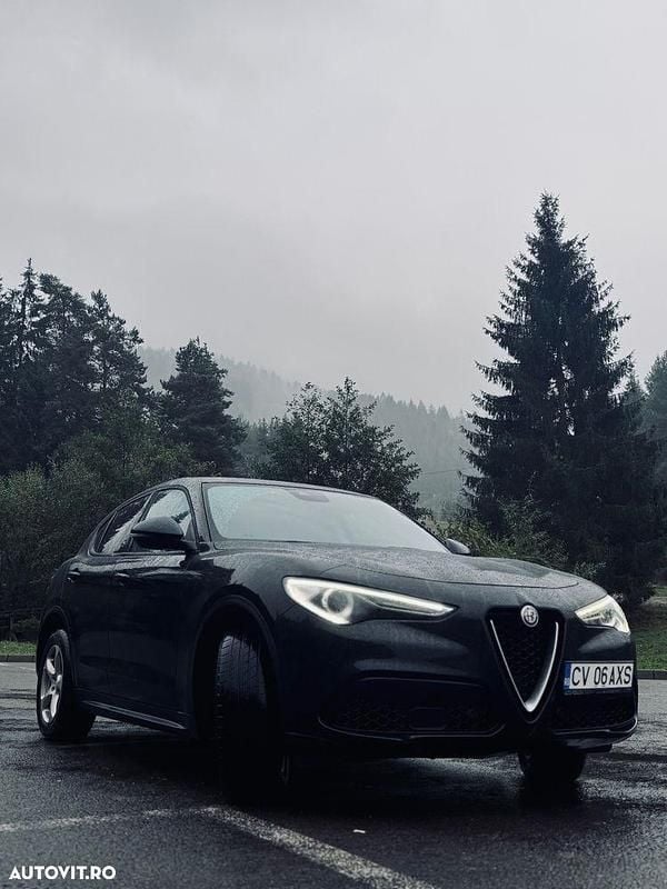 Culoarenegru Utilizat 2018 Alfa Romeo Stelvio Super SUV | 21.000 EUR (Preț bun) - Imagine 1/4