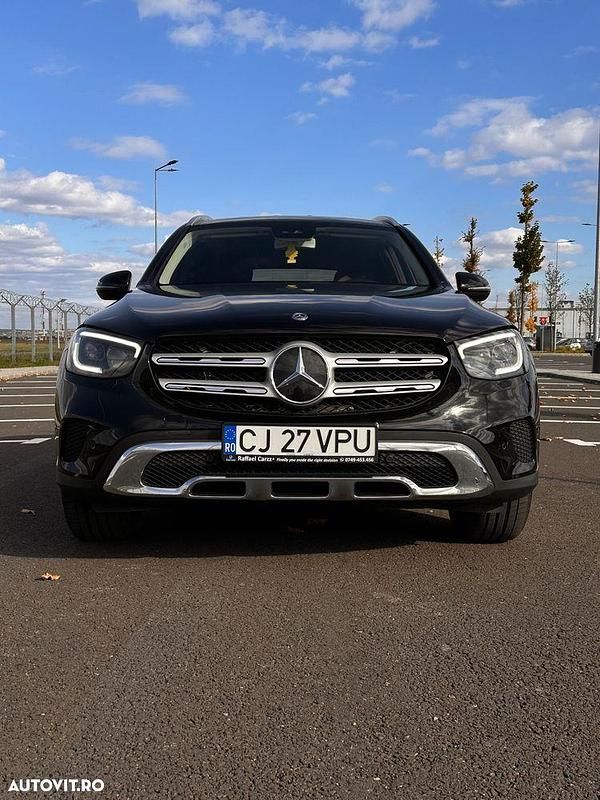 Culoarenegru Utilizat 2019 Mercedes GLC200 SUV | 28.400 EUR (Super Preț) - Imagine 1/4