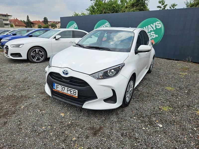 Alb Utilizat 2021 Toyota Yaris Hatchback | 13.950 EUR (Preț bun) - Imagine 1/4