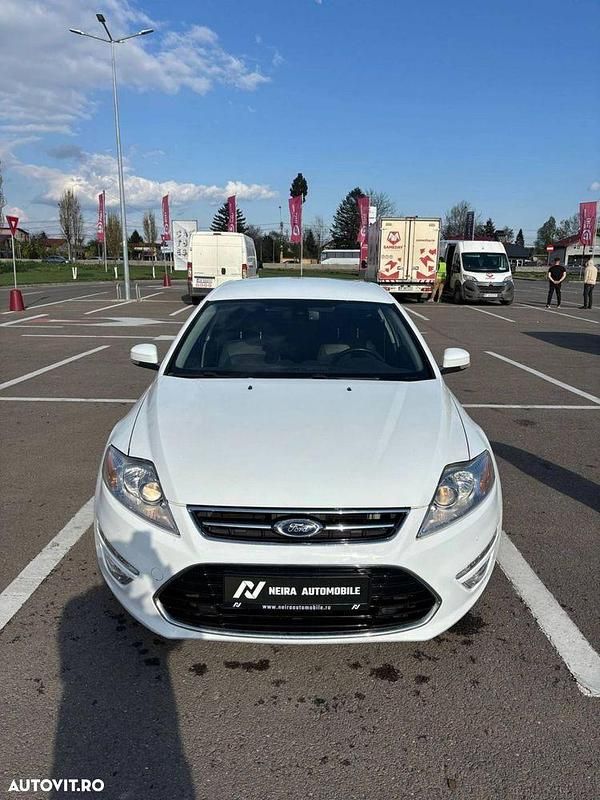 Culoarealb Utilizat 2013 Ford Mondeo Berlinǎ | 6.395 EUR (Puțin scump) - Imagine 1/4
