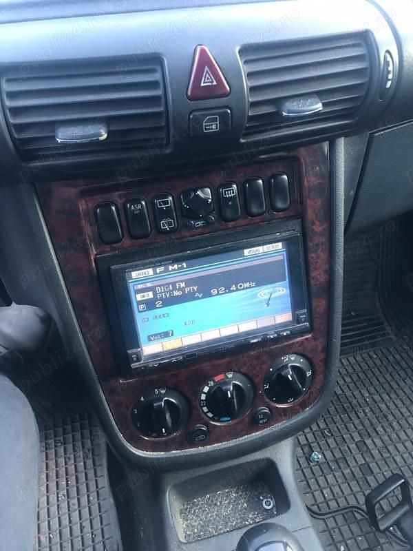 Argintiu Utilizat 2003 Mercedes Vaneo Monovolum | 3.000 EUR - Imagine 1/4