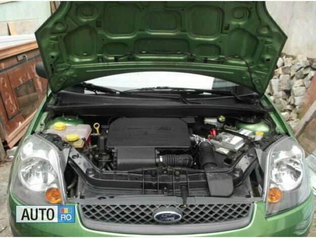 Second-hand Ford Fiesta 68 CP (50 kW) 2007 Verde Hatchback