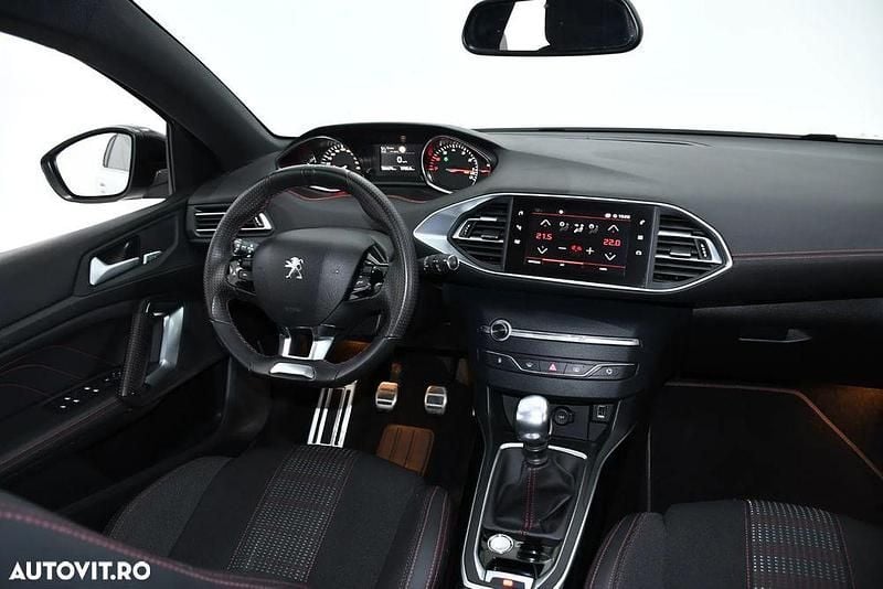 Second-hand Peugeot 308 GT 130 CP (95 kW) 2018 Culoarealb Hatchback