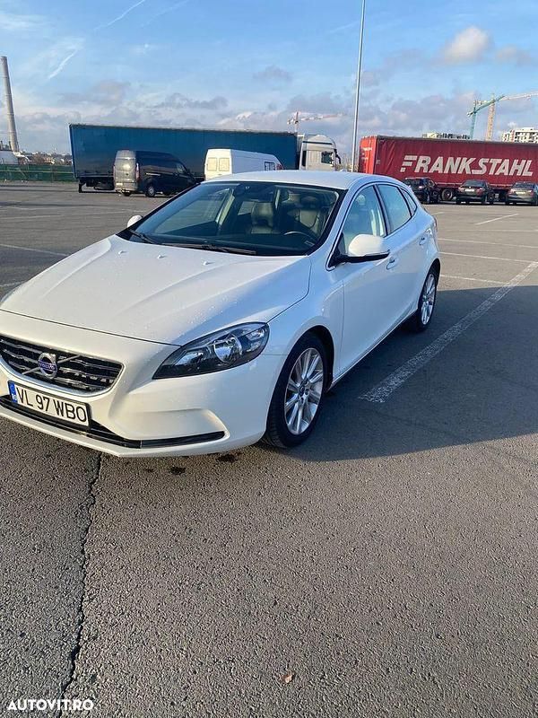 Second-hand Volvo V40 115 CP (84 kW) 2014 Culoarealb