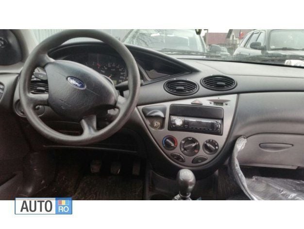 Second-hand Ford Focus 101 CP (74 kW) 2004 Berlinǎ