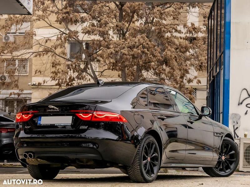 Second-hand Jaguar XF R-Sport 180 CP (132 kW) 2018 Culoarenegru Berlinǎ