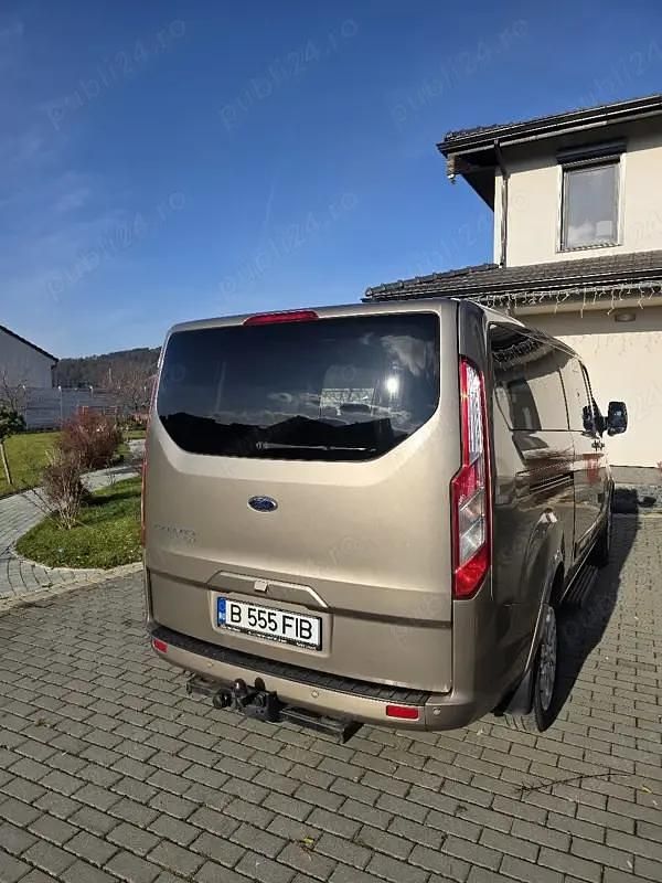 Second-hand Ford Tourneo Titanium 185 CP (136 kW) 2020 Auriu Monovolum